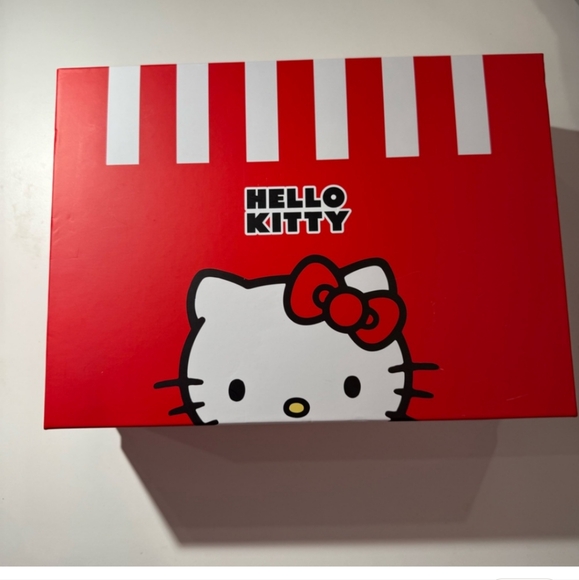 Hello Kitty Mini Backpack Gift Set - Picture 4 of 7